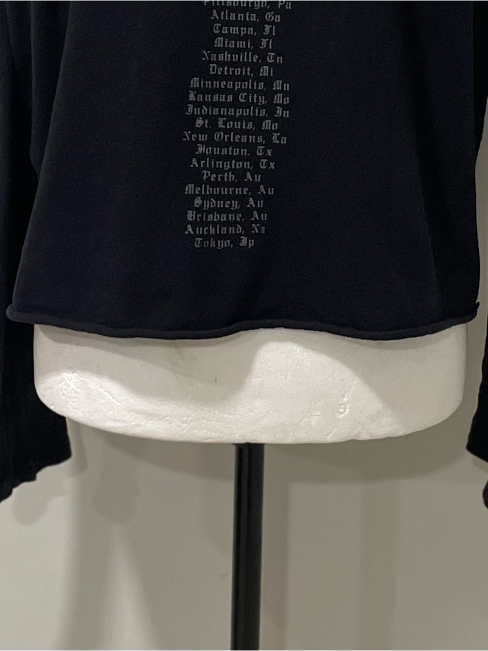 Taylor Swift Reputation Stadium Tour Raw Crop Hem Cut Out Shoulder Edgy Hoodie T - Picture 7 of 11